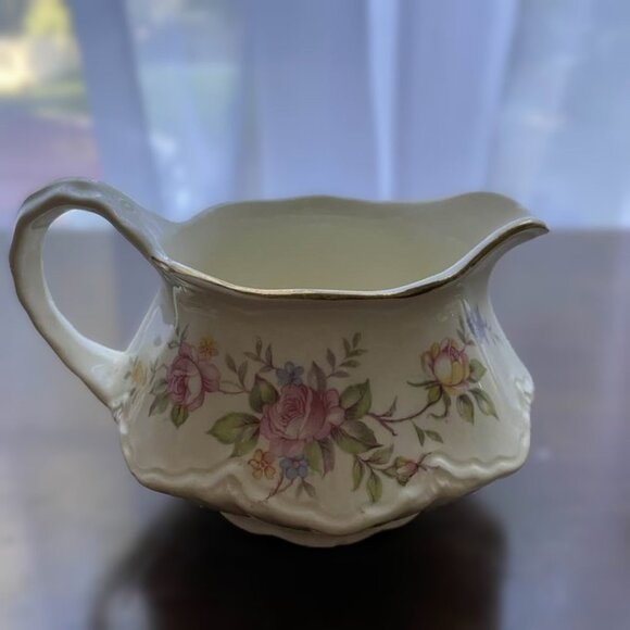 Vintage 1950's Homer Laughlin Priscilla Covered Sugar Bowl and Creamer Set - Picture 4 of 13